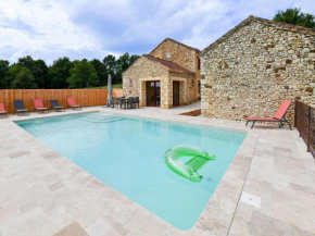 Majestic Holiday Home in Prats du P rigord with Pool